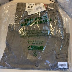 Mountain Khaki Shorts (brand new)